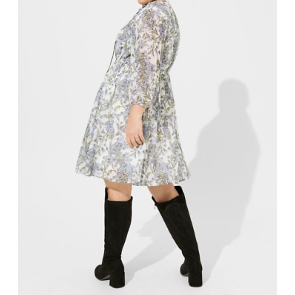 M7 NWT Torrid Plus Size Mini Clip Dot Front‎ Keyhole 2X
Dress - Picture 4 of 9